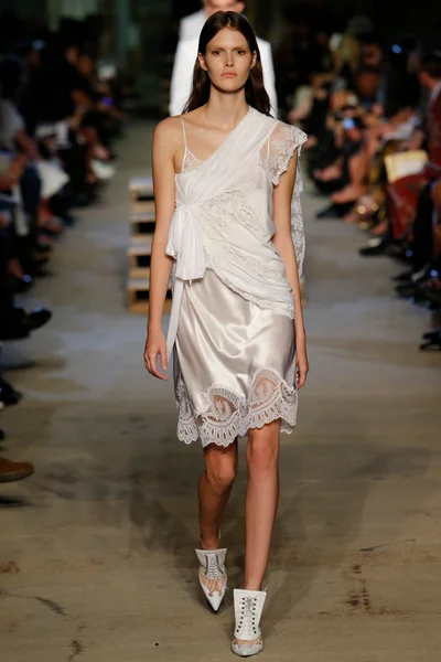 Look 27